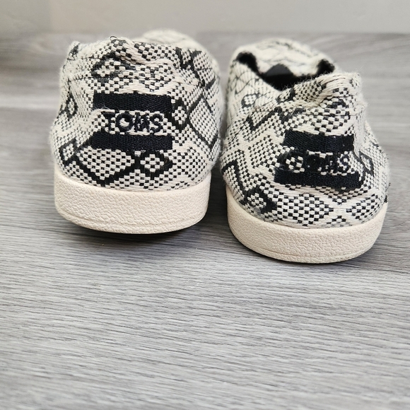 TOMS White and Black Shoes 9.5 Diamond Jacquard Aztec Weave Print - Picture 11 of 15